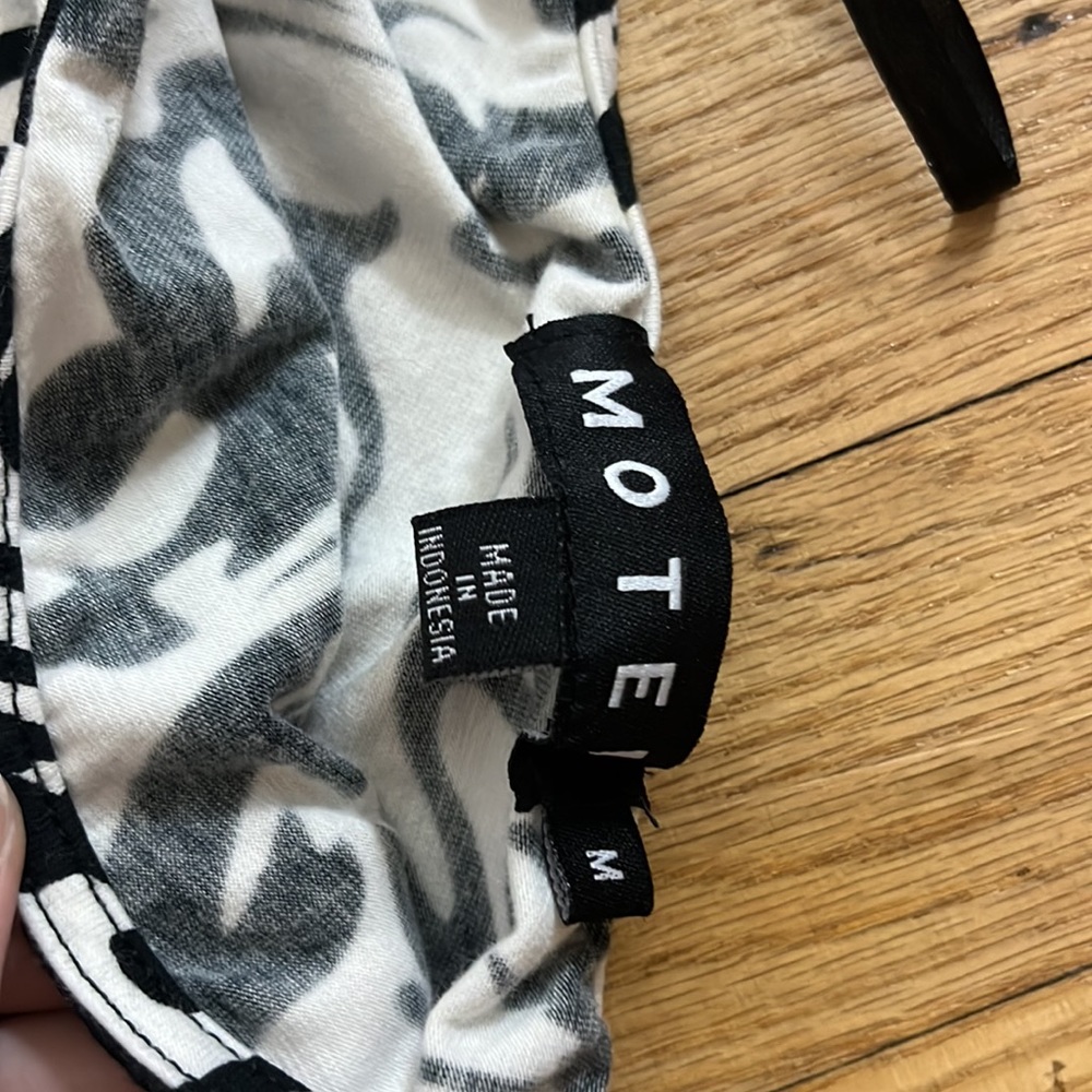 Asymmetrical One Shoulder Patterned Top - image 4